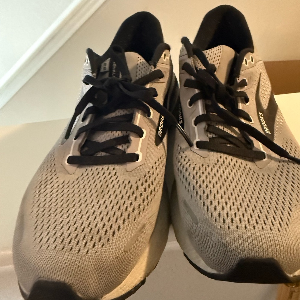 Brooks Adrenaline GTS Men's Running Shoes - Gray with Black Accents Size 10.5 - Picture 3 of 6